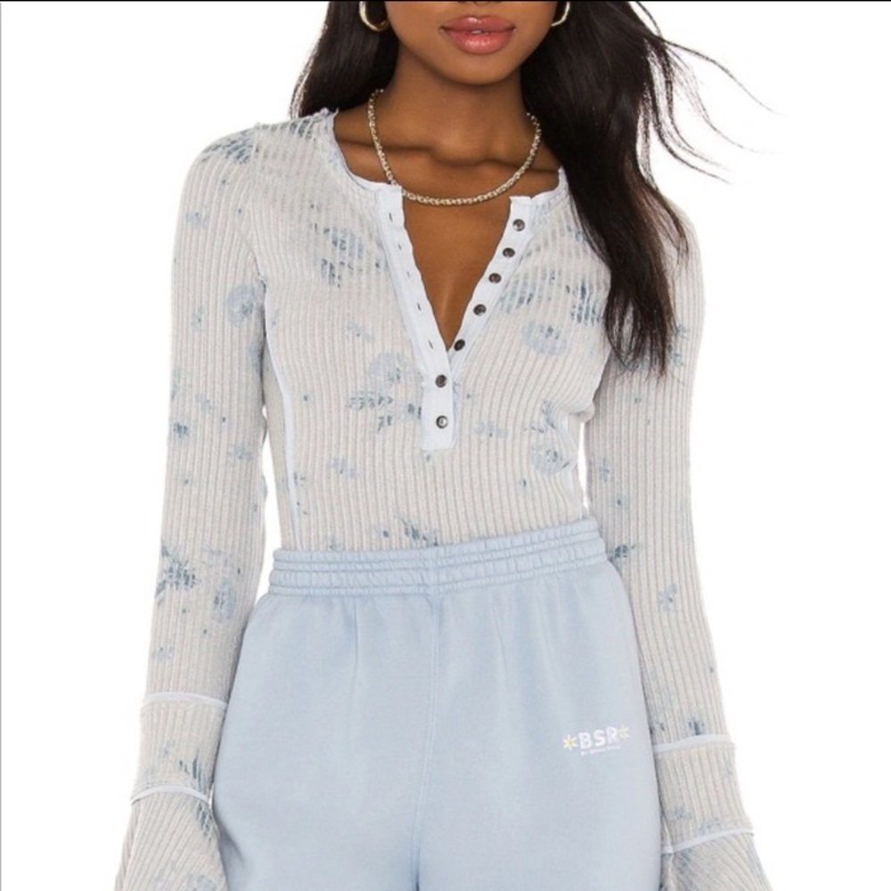 🆕Free People Floral Print Ribbed Henley In Grey - Picture 12 of 13